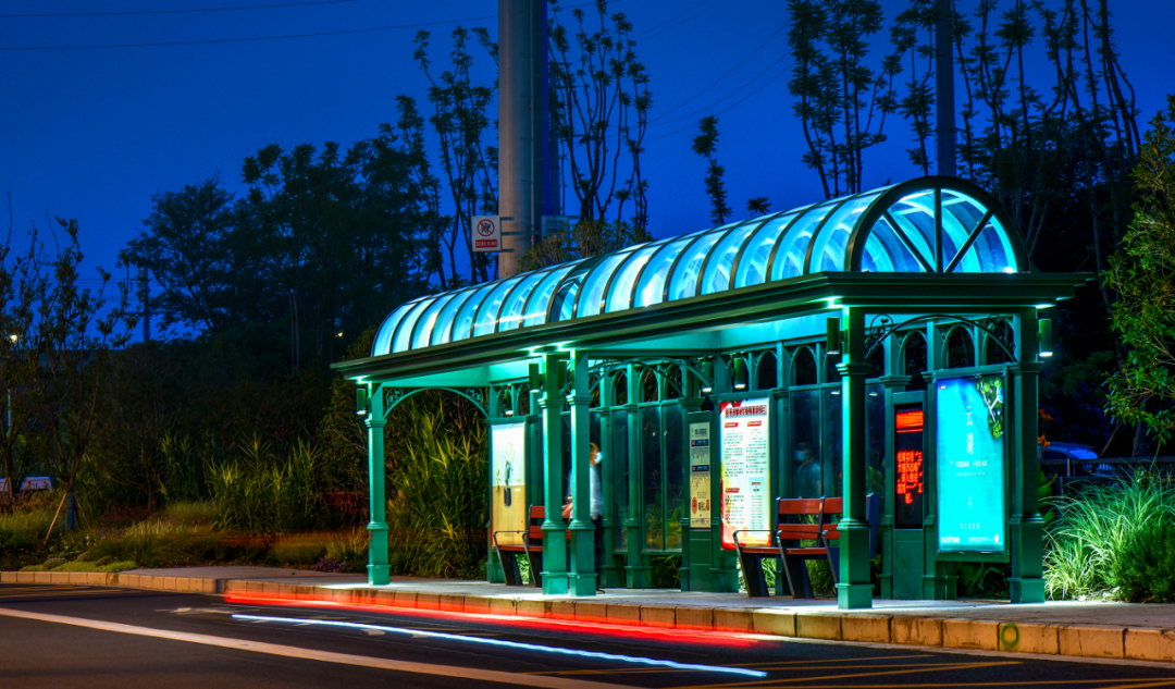 公交站臺，彭州生活一脈的“新面孔”亮相了！